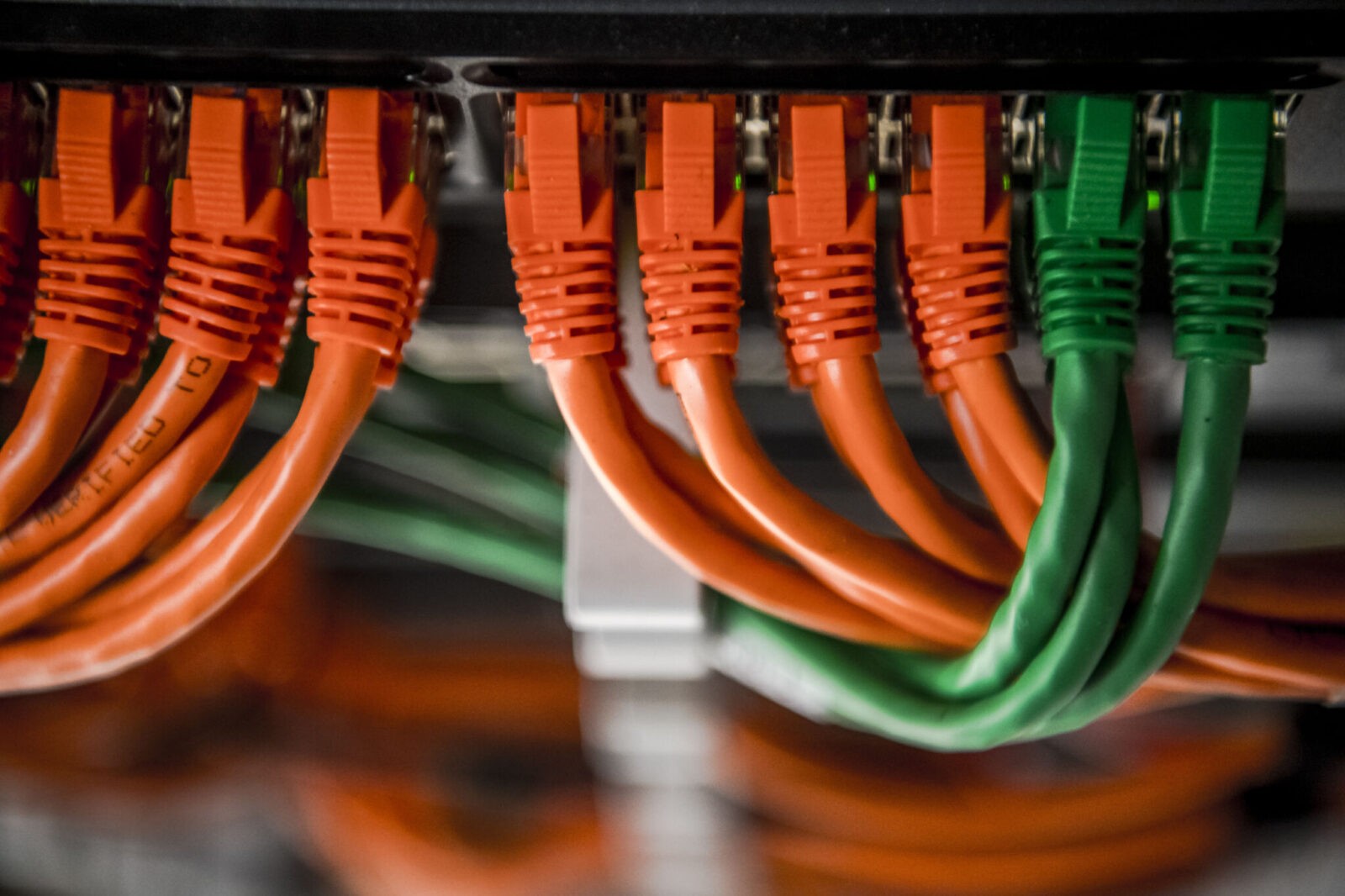 Des câbles UTP réseau pour une solution de fibre pro dans une entreprise belge avec Belcenter