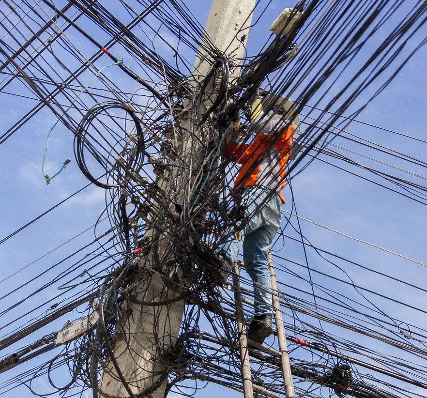 Quelles différences entre la fibre optique et le câble ?