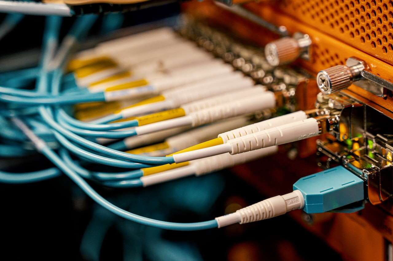 Des câbles de fibre optique remplacent le VDSL dans les entreprises en Belgique
